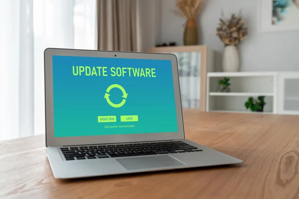 Na monitoru je otevřená obrazovka aktualizací Windows.
