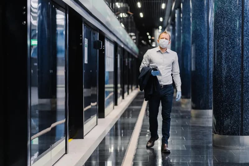 Technik kontroluje servery v evropském datovém centru.