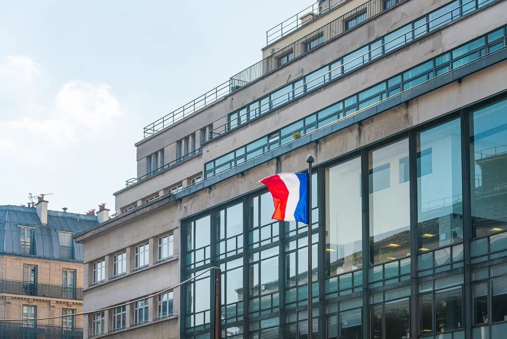 Revolut získal francouzskou bankovní licenci a chystá centrálu v Paříži