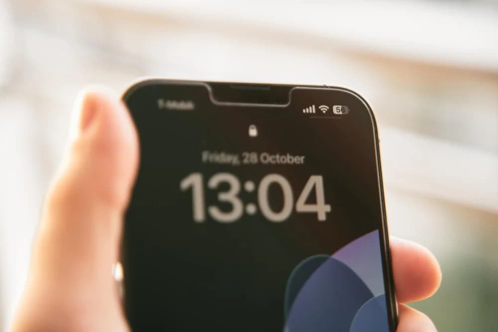 Na displeji telefonu probíhá aktualizace systému.