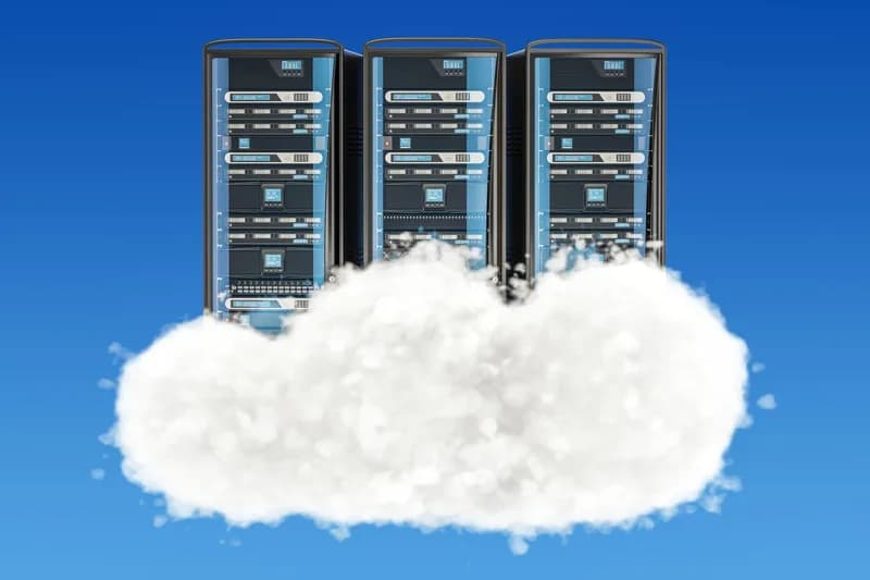 Serverové racky v datovém centru.